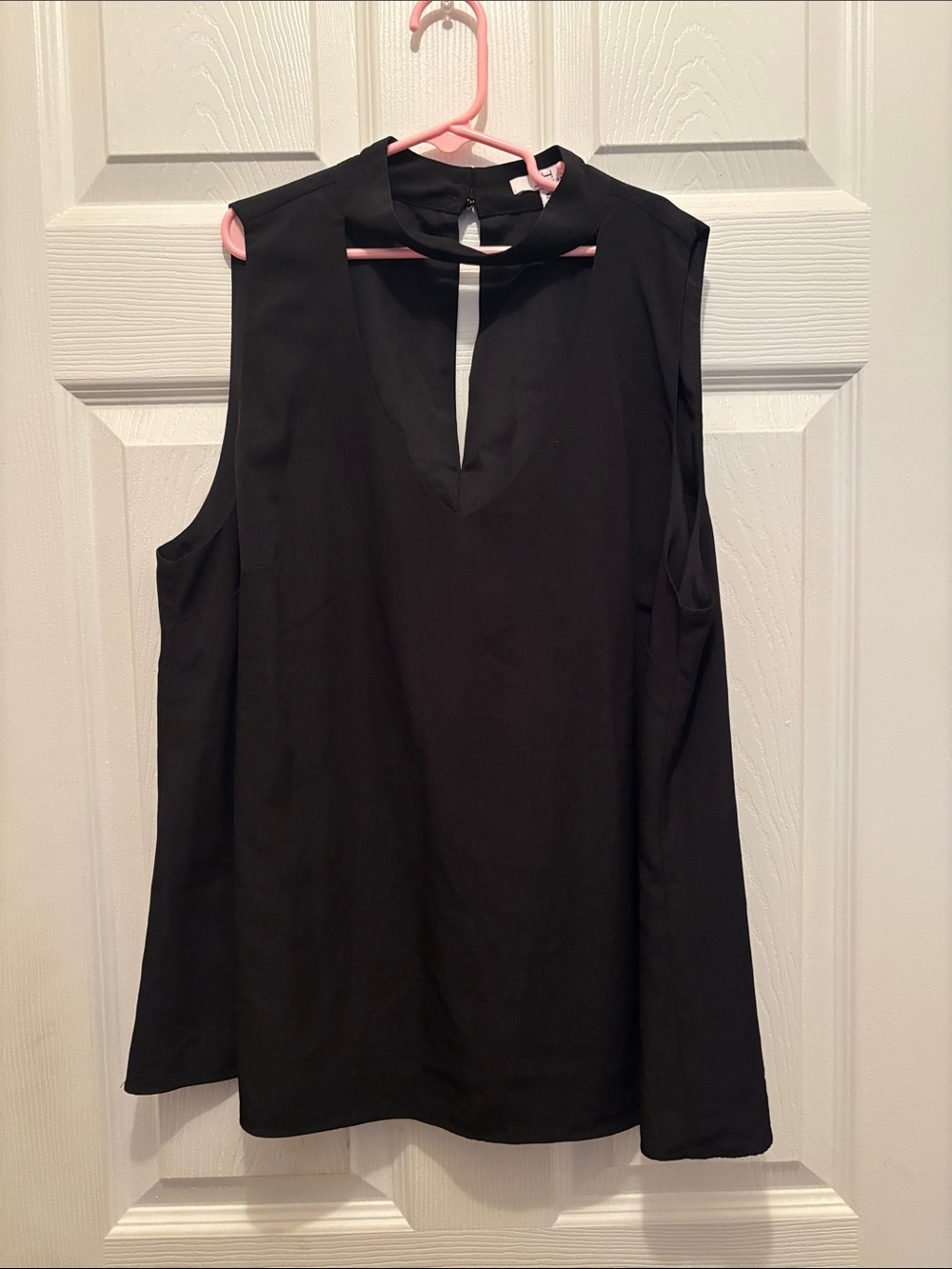 H by Halston Black Sleeveless Keyhole Mock Neck Camisole